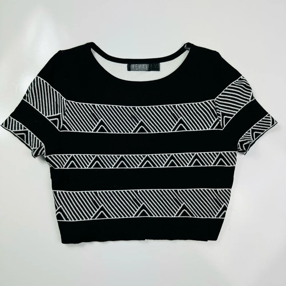 Rehab Black And White Knit Cropped Top Size Small - Picture 2 of 9